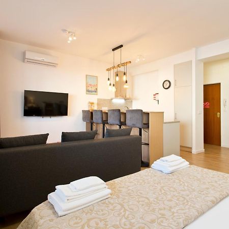Casa Roberto - Studio Apartment, Lift, Ac, Car Parking - Extra Porto Ngoại thất bức ảnh